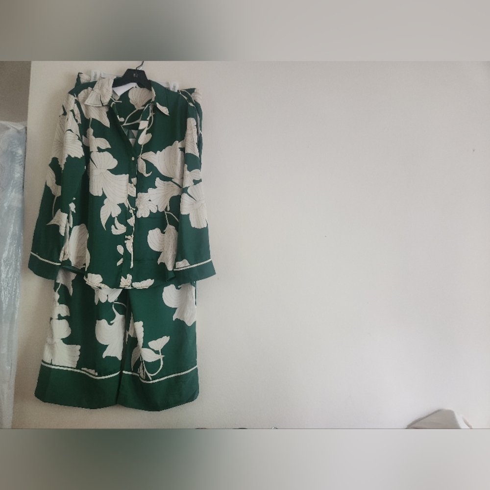 H&m Co-ord Set pajama style shirt × flowy pants floral green ecru BNWT - Picture 3 of 15